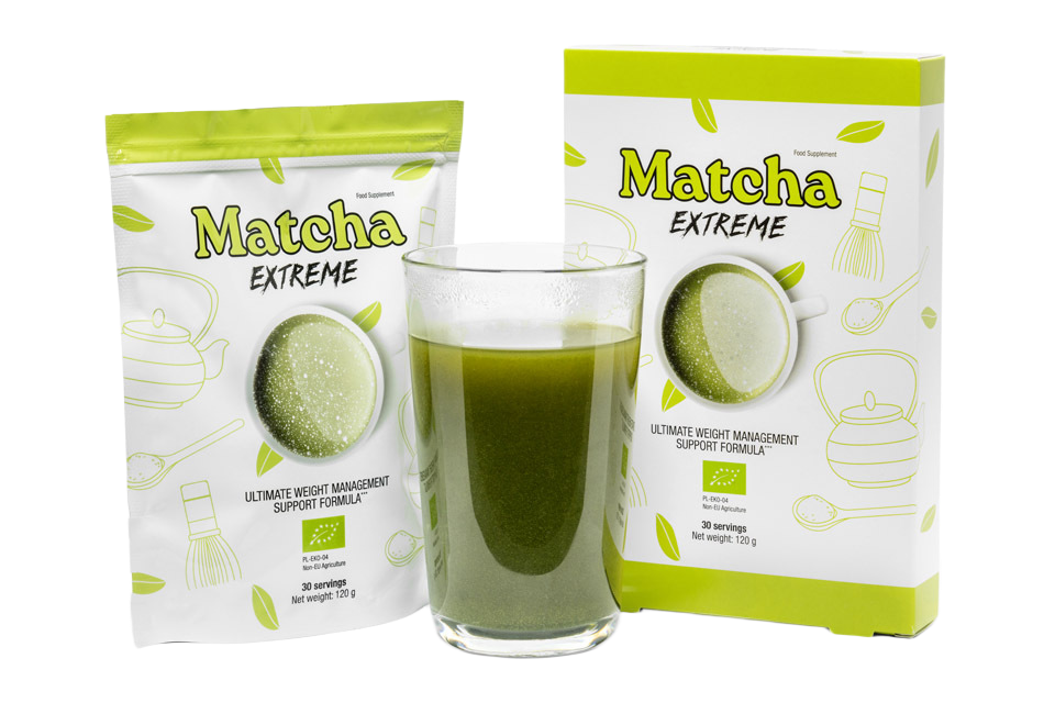matcha extreme opakowania i kolor gotowego produktu w szklance
